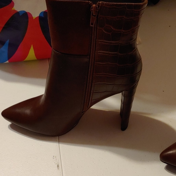 Boots - Picture 5 of 6